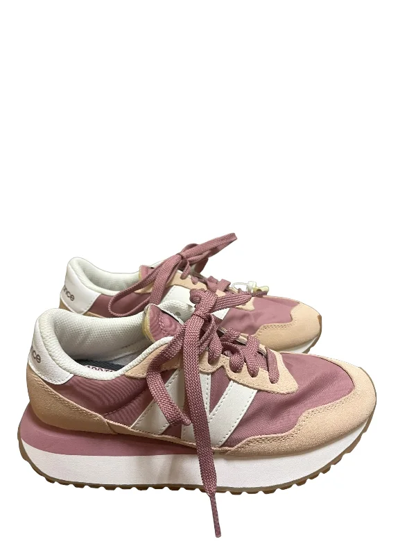 Shoes Sneakers By New Balance In Pink, Size: 6.5