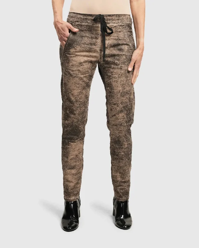 Iconic Jeans Desires, Sepia