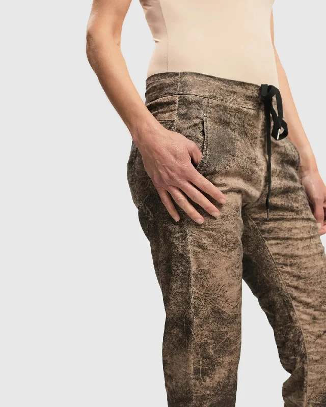 Iconic Jeans Desires, Sepia