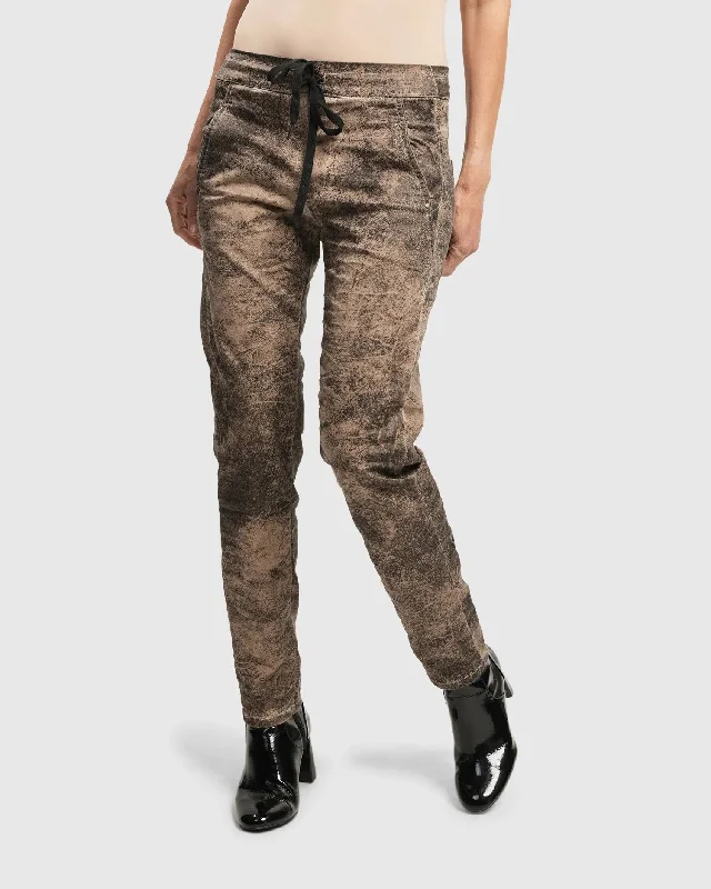 Iconic Jeans Desires, Sepia