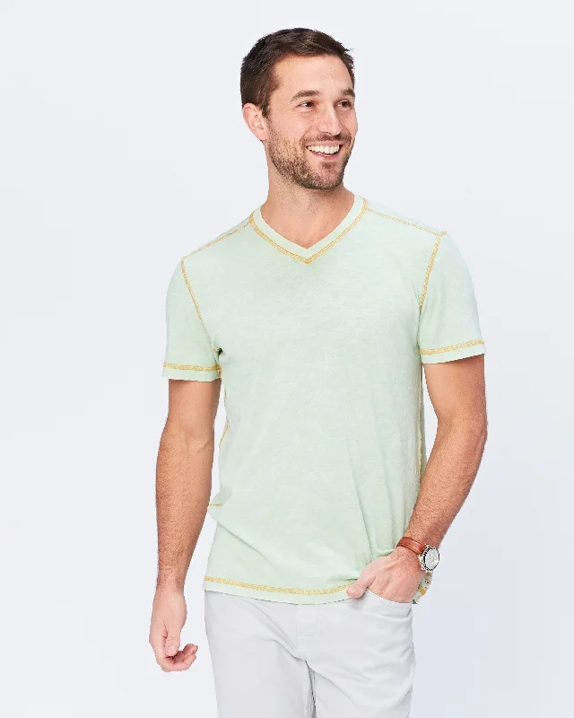 Men's Jeans with an Elastic Waistband for Ultimate ComfortDungeons Jersey Vee Neck Tee