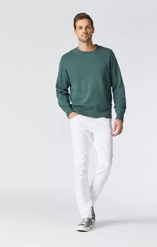Plus Size Men's Bootcut Jeans with a Belt Loop Upgrade for a Stylish TouchJAKE SLIM LEG IN DOUBLE WHITE SUPERMOVE