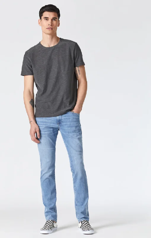 Men's Slim Fit Stretch Jeans in Dark Wash for a Modern and Comfortable LookJAKE SLIM LEG IN LIGHT INDIGO WILLIAMSBURG