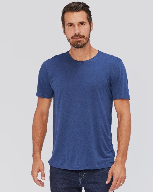 Plus Size Men's Relaxed Fit Jeans with a Tapered Leg for a Laid - Back VibeLAX Tee