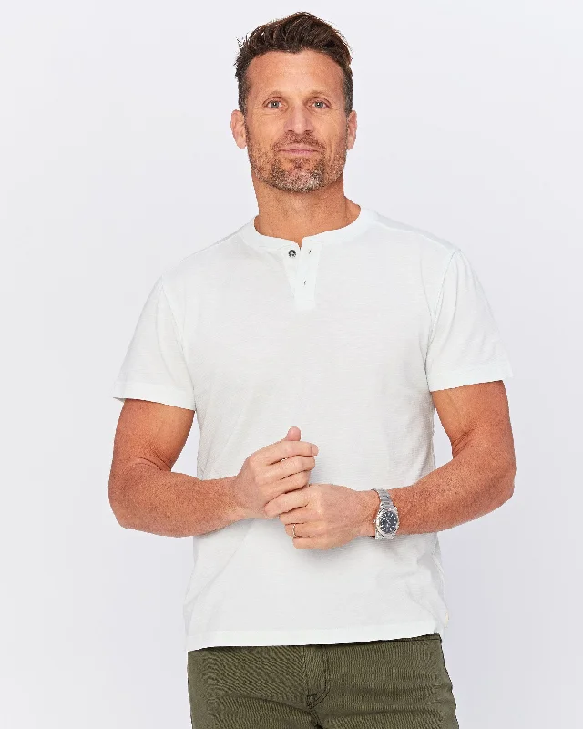 Men's Slim Fit Stretch Jeans in Dark Wash for a Modern and Comfortable LookMiki Short Sleeve Henley