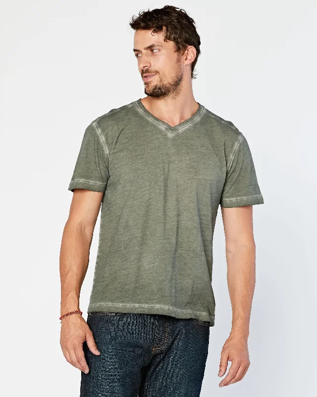 Men's Jeans with a Cargo - Inspired Knee Pocket for Extra StorageSkipfry Short Sleeve V-Neck