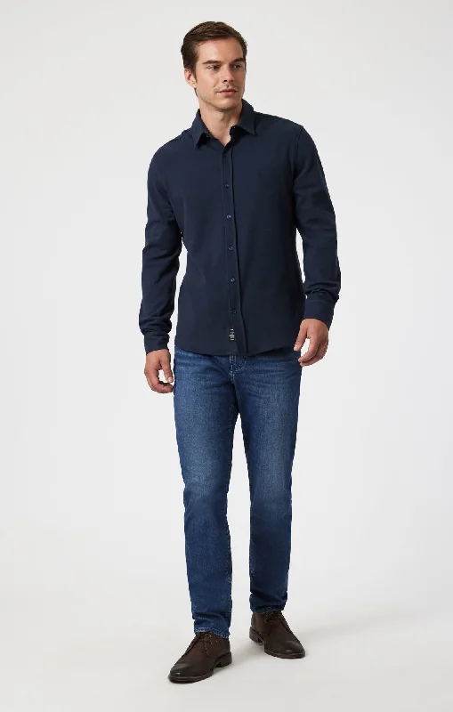 Men's Jeans with a Frayed Hem for a Casual and Effortless StyleSTEVE  ATHLETIC FIT IN MID BRUSHED SUPERMOVE