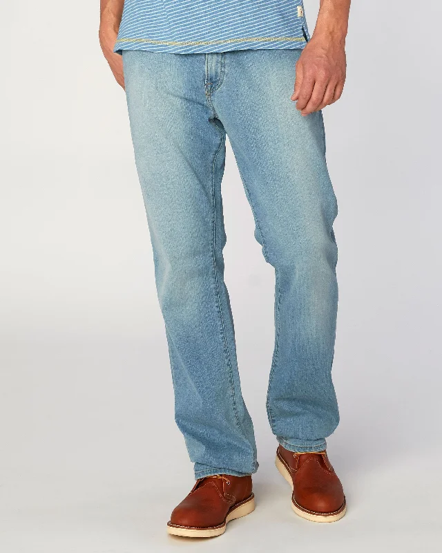 Men's Slim Fit Stretch Jeans in Dark Wash for a Modern and Comfortable LookNo. 7 Waterman Relaxed Fit J-Bay Flex