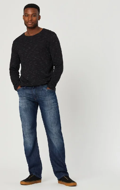 Men's Jeans with a Frayed Hem for a Casual and Effortless StyleZACH STRAIGHT LEG IN DARK MAUI