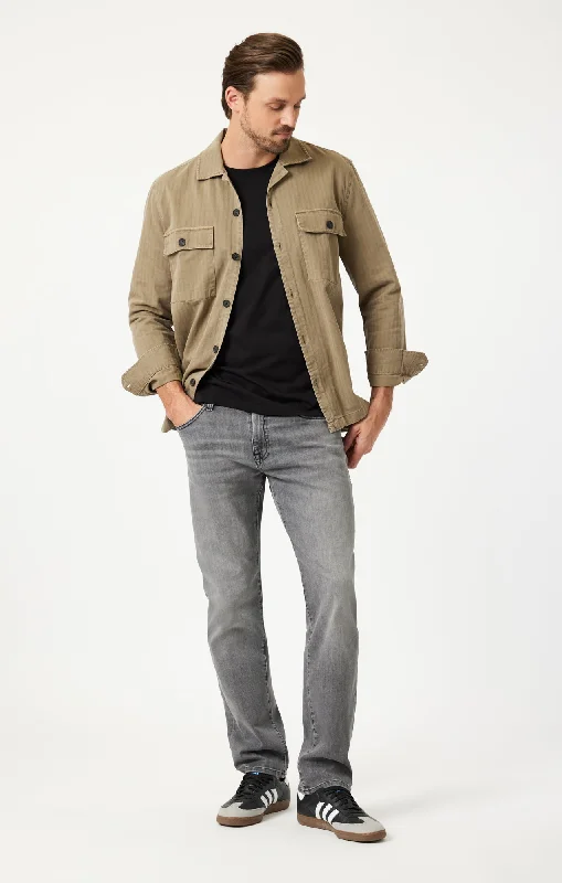 Men's Cargo Jeans with Multiple Pockets for a Practical and Outdoor - Friendly LookZACH STRAIGHT LEG IN MID SMOKE BRUSHED WILLIAMSBURG