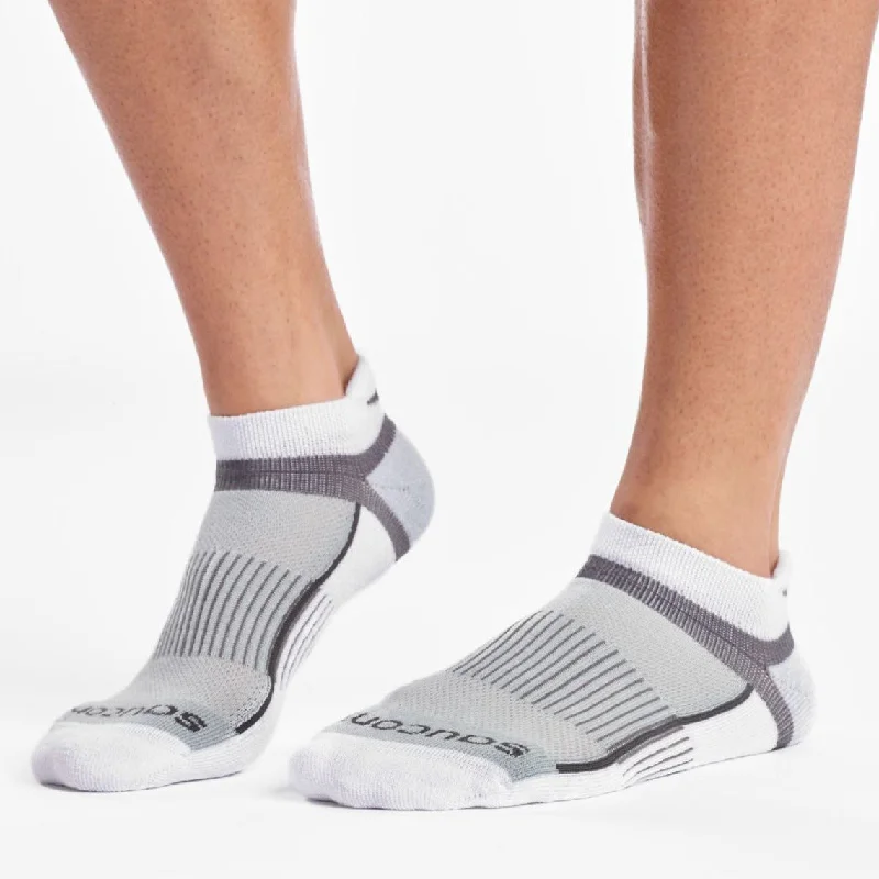 Sheer men's socks for a delicate appearanceSaucony Inferno Cushioned No Show 3-Pack Socks