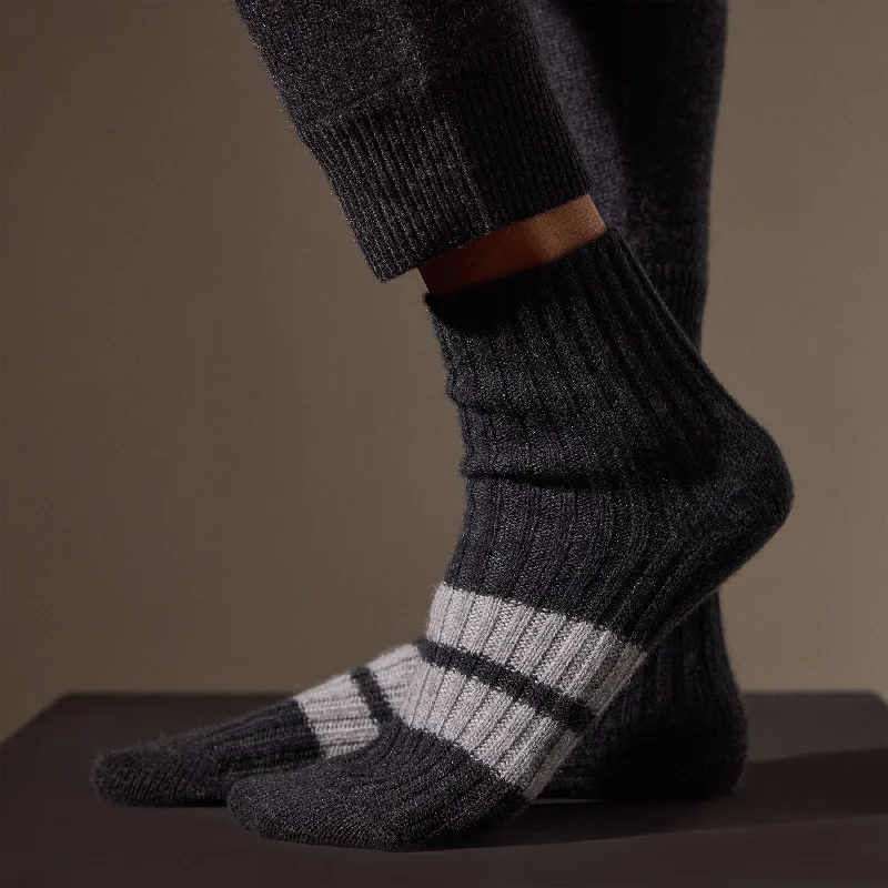 Organic men's socks for an eco - friendly choiceShort Cashmere Sock - Coal/Heather Grey
