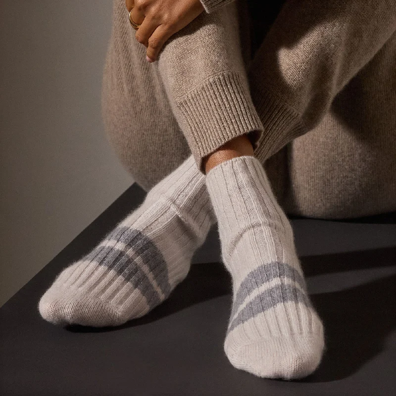 Merino wool men's socks for warmth and breathabilityShort Cashmere Sock - Pearl/Heather Grey