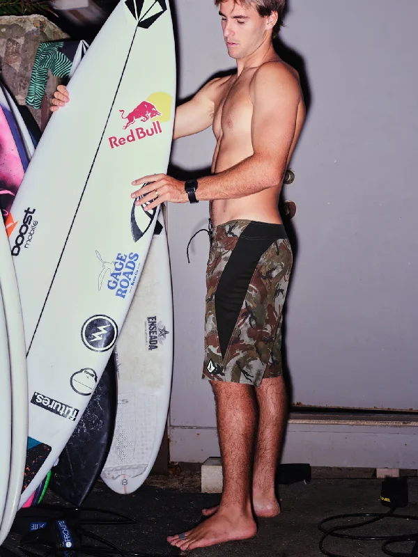 Mesh - back men's trunks for ventilationSurf Vitals Jack Robinson Mod-Tech Trunks - Camouflage