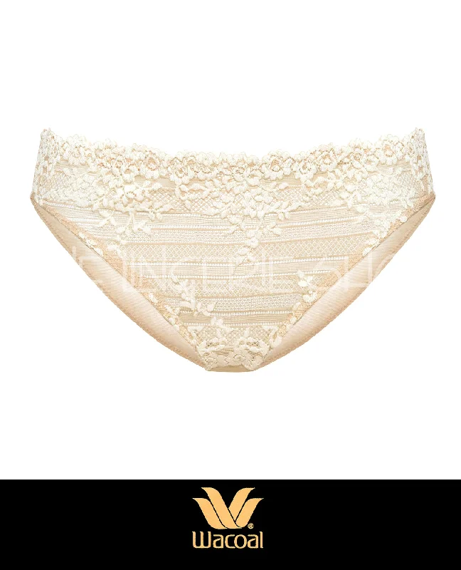 Jacquard - patterned men's robes for a stylish appearanceWacoal 64391 Embrace Lace Bikini Panty Nude